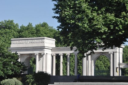 The Main Entrance to Hyde Park taken in the lushness of early Summer